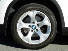 滋賀県中古車　BMW X1 sDrive 18i